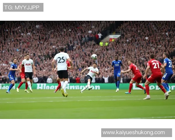 以足球球星明信片记录绿茵传奇与激情瞬间的独特收藏魅力 以足球球星明信片记录绿茵传奇与激情瞬间的独特收藏魅力