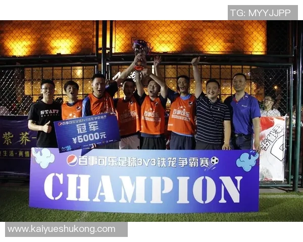 百事可乐携手足球巨星共谱精彩瞬间,打造全新激情封面呈现球场荣耀 百事可乐携手足球巨星共谱精彩瞬间,打造全新激情封面呈现球场荣耀