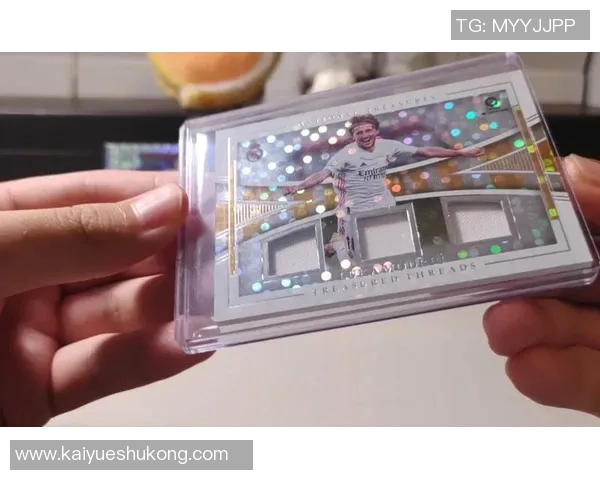 9块9经典足球球星卡收藏热潮带你重温绿茵巨星闪耀时刻